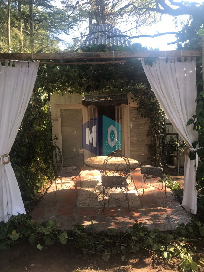 Casa ID.1166 - Chalet de 4 dormitorios, piscina y parrillero en venta, Zona tranquila. Punta del Este.