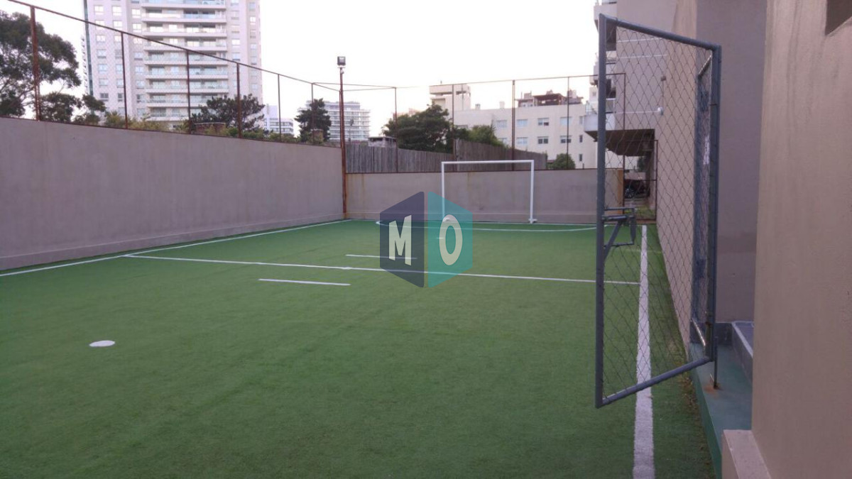 Apartamento ID.1159 - Apartamento en venta de 2 dormitorios en suite en Torre Moon,  Punta del Este