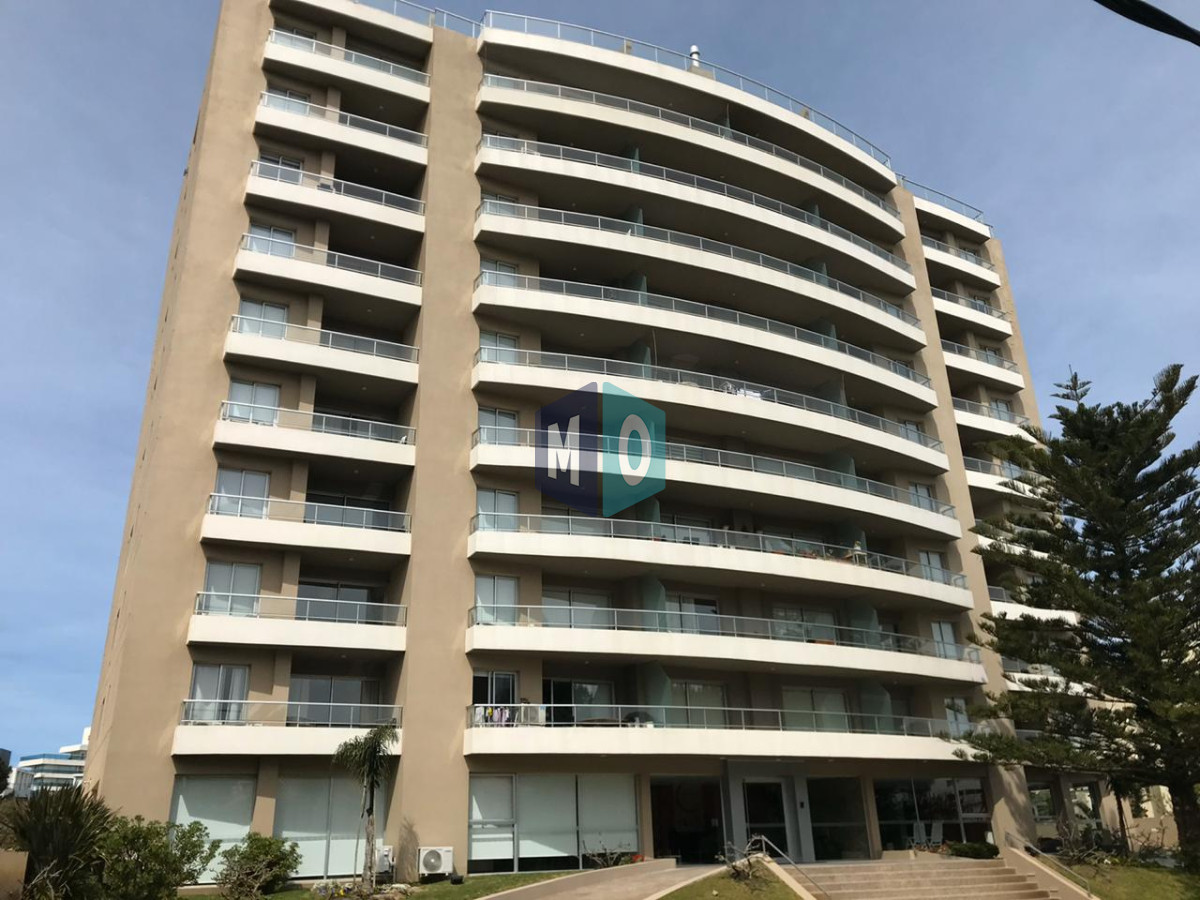 Apartamento ID.1159 - Apartamento en venta de 2 dormitorios en suite en Torre Moon,  Punta del Este