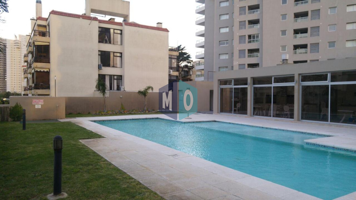 Apartamento ID.1159 - Apartamento en venta de 2 dormitorios en suite en Torre Moon,  Punta del Este