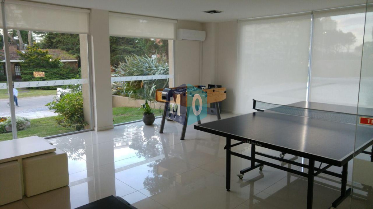 Apartamento ID.1159 - Apartamento en venta de 2 dormitorios en suite en Torre Moon,  Punta del Este