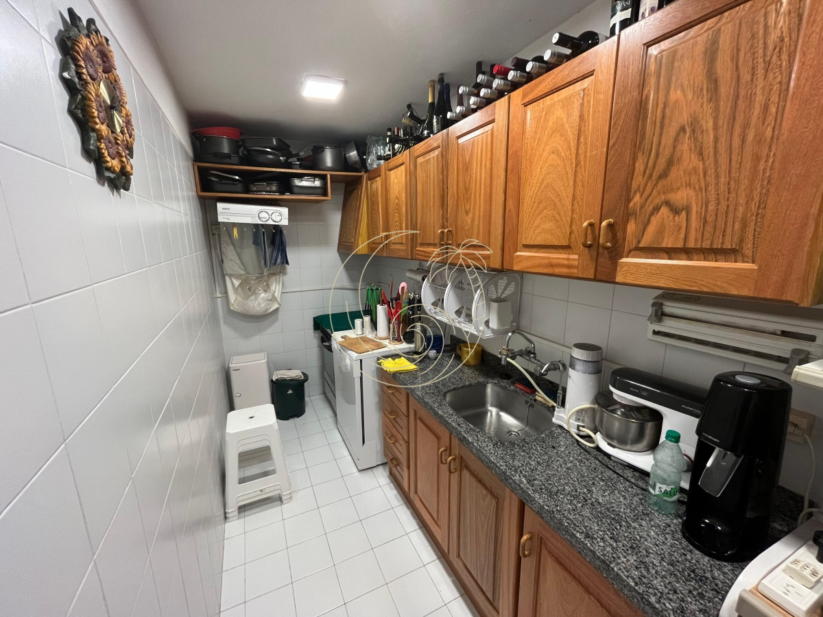Apartamento ID.21092798 - Oportunidad. Vende apartamento de 2 dormitorios con amplia planta en Punta del Este
