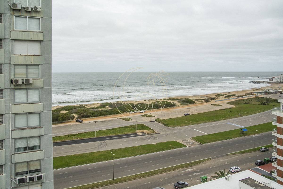Apartamento ID.21092804 - Apartamento en Venta de 3 dormitorios en parada 2 de playa brava, cerca de servicios en Punta del Este 