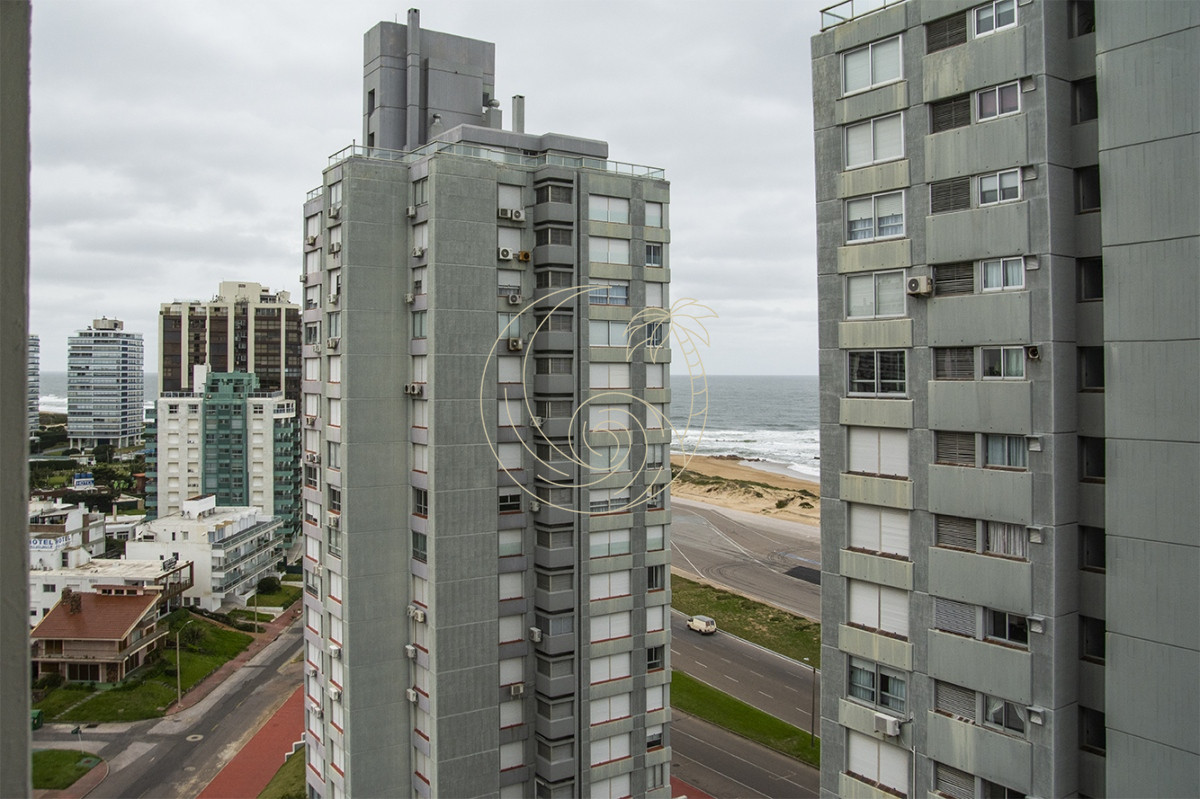 Apartamento ID.21092804 - Apartamento en Venta de 3 dormitorios en parada 2 de playa brava, cerca de servicios en Punta del Este 
