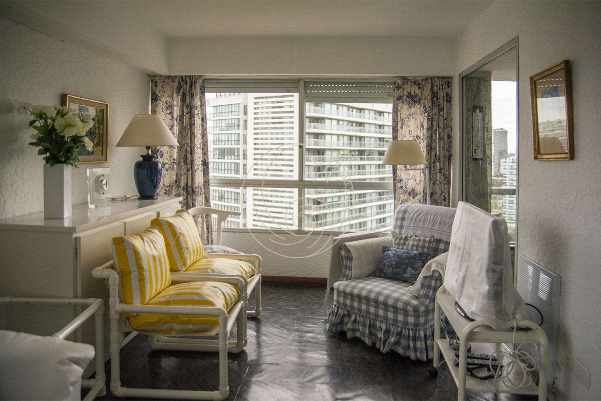 Apartamento ID.21092804 - Apartamento en Venta de 3 dormitorios en parada 2 de playa brava, cerca de servicios en Punta del Este 