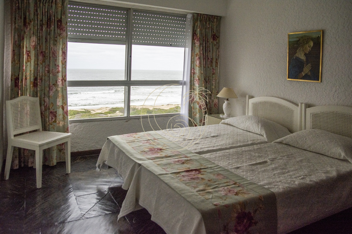 Apartamento ID.21092804 - Apartamento en Venta de 3 dormitorios en parada 2 de playa brava, cerca de servicios en Punta del Este 