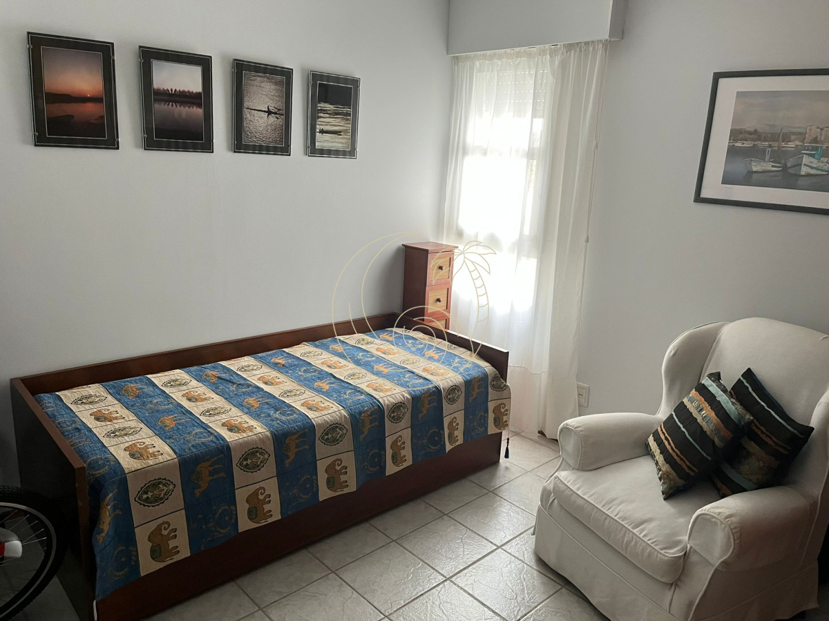 Apartamento ID.21092806 - Apartamento de 2 dormitorios con vista frente al mar en edificio Samambai, Playa Mansa , Punta del ese 