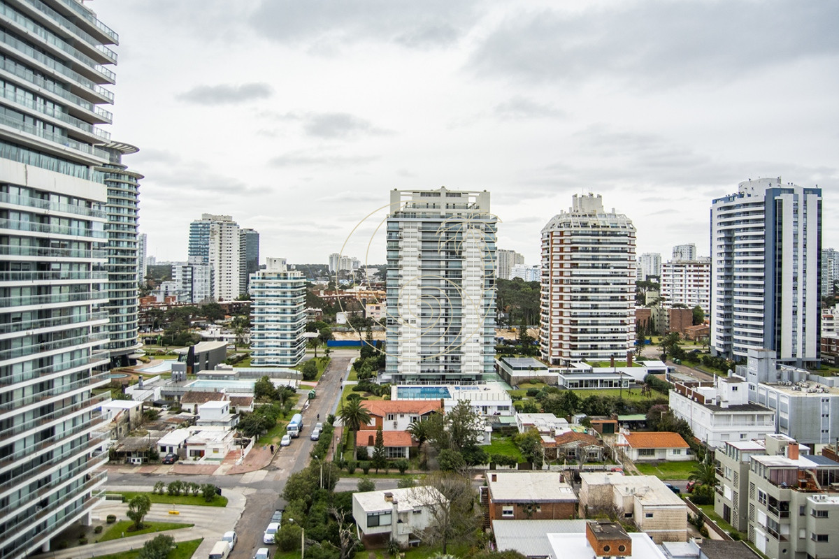 Apartamento ID.21092804 - Apartamento en Venta de 3 dormitorios en parada 2 de playa brava, cerca de servicios en Punta del Este 