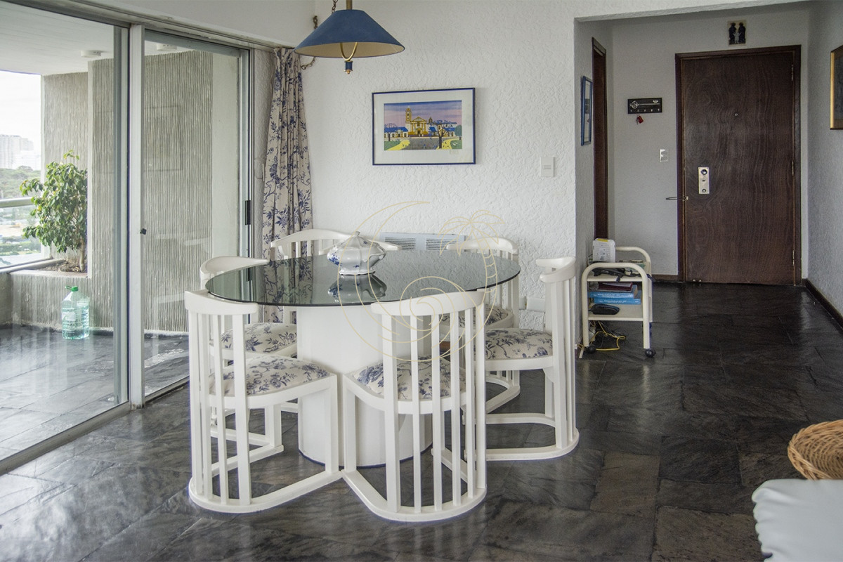 Apartamento ID.21092804 - Apartamento en Venta de 3 dormitorios en parada 2 de playa brava, cerca de servicios en Punta del Este 
