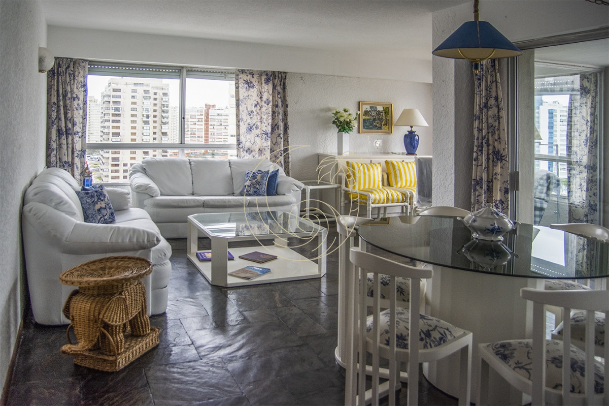 Apartamento ID.21092804 - Apartamento en Venta de 3 dormitorios en parada 2 de playa brava, cerca de servicios en Punta del Este 