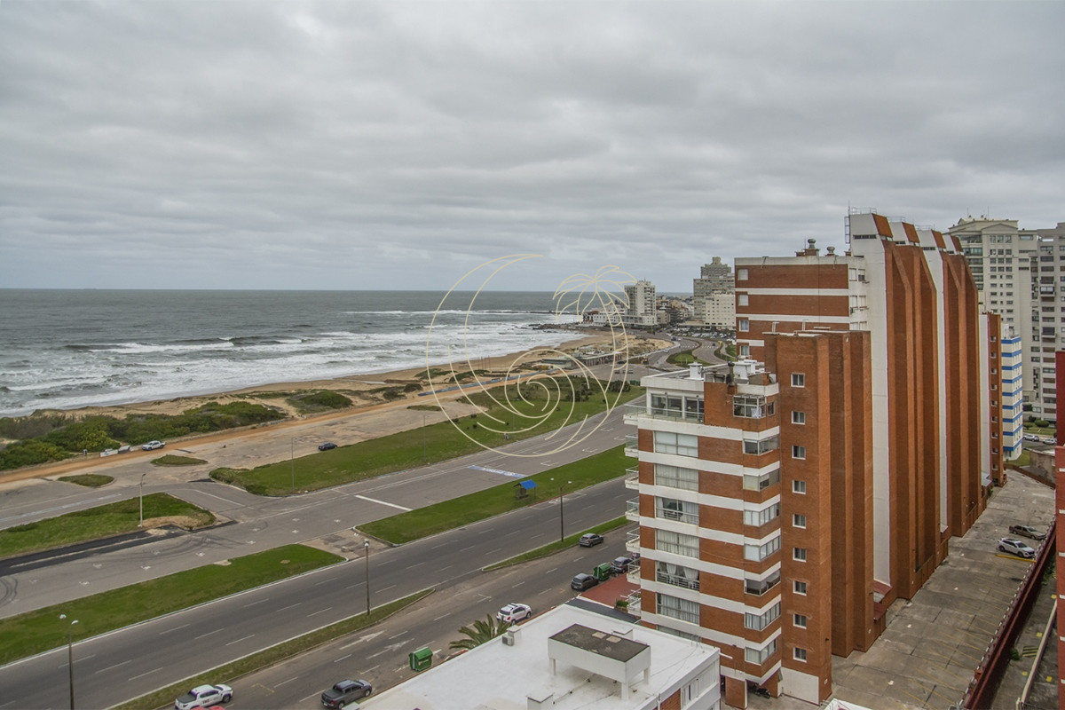 Apartamento ID.21092804 - Apartamento en Venta de 3 dormitorios en parada 2 de playa brava, cerca de servicios en Punta del Este 