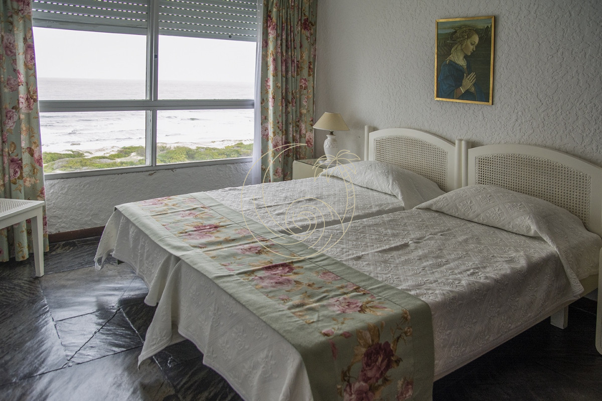 Apartamento ID.21092804 - Apartamento en Venta de 3 dormitorios en parada 2 de playa brava, cerca de servicios en Punta del Este 