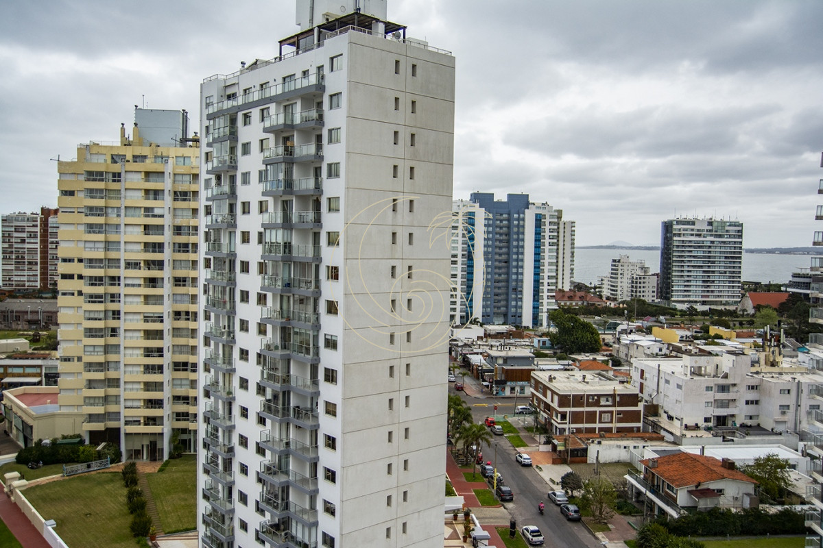 Apartamento ID.21092804 - Apartamento en Venta de 3 dormitorios en parada 2 de playa brava, cerca de servicios en Punta del Este 
