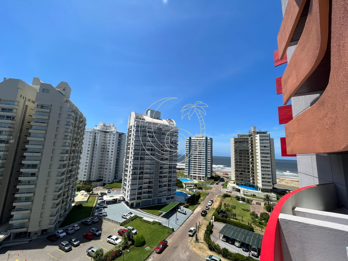 Apartamento ID.21092798 - Oportunidad. Vende apartamento de 2 dormitorios con amplia planta en Punta del Este