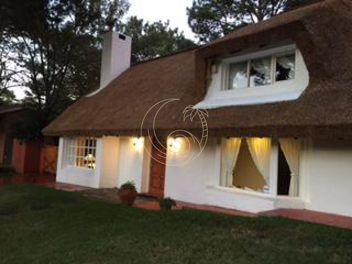 Casa ID.21092394 - Excelente propiedad en venta en zona tranquila. 3 dormitorios.
