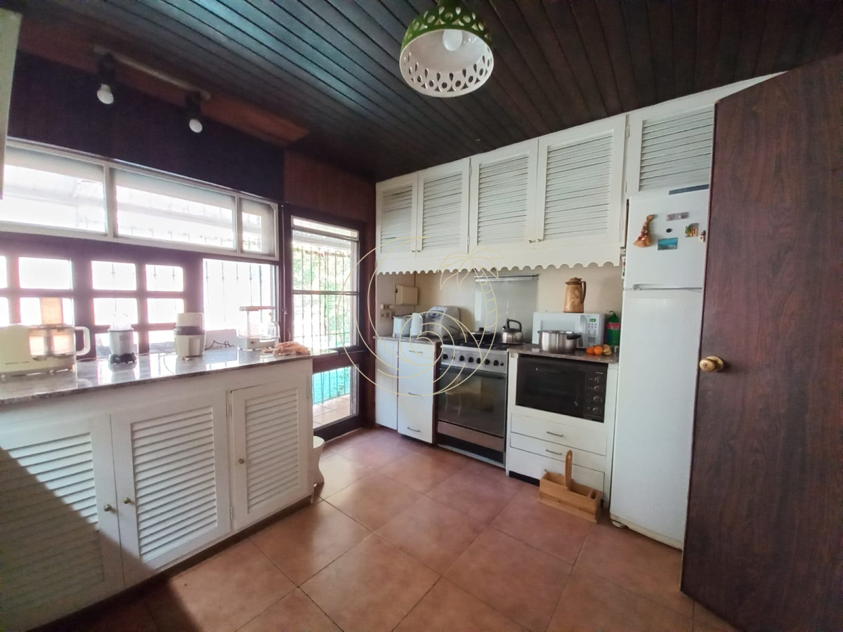 Casa ID.21092392 - Vende casa de 4 dormitorios en Pinares, cerca del mar. Punta del Este. 