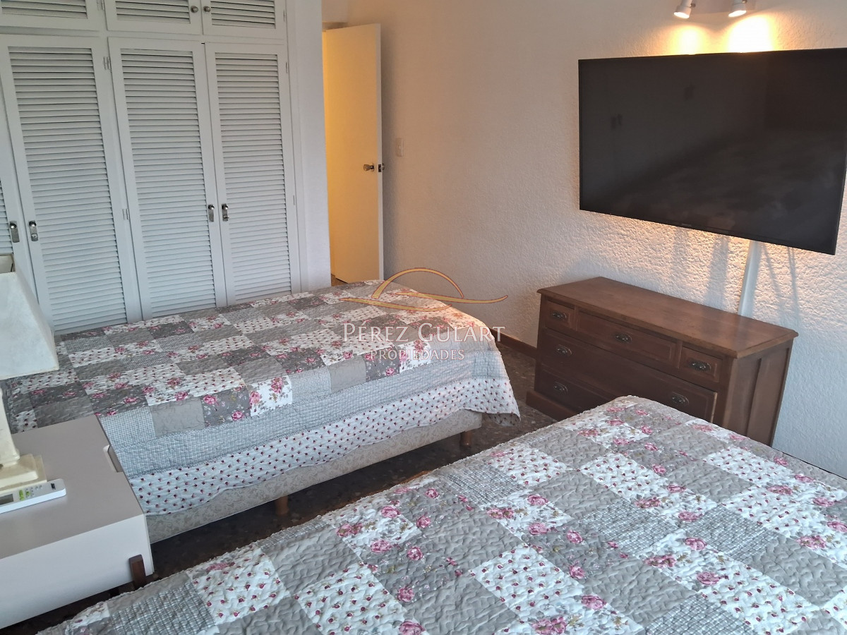 Apartamento ID.369 - Hermoso Departamento de 3 dormitorios en venta frente al mar. 