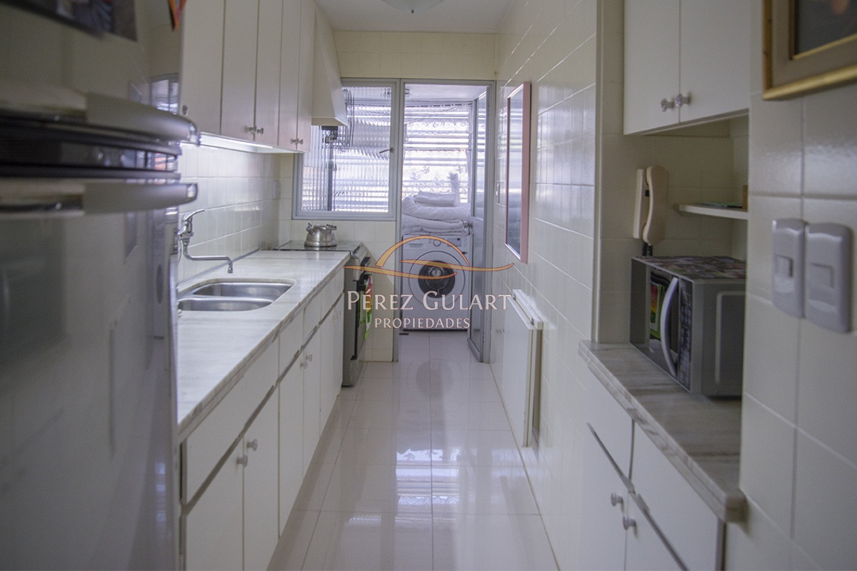 Apartamento ID.369 - Hermoso Departamento de 3 dormitorios en venta frente al mar. 