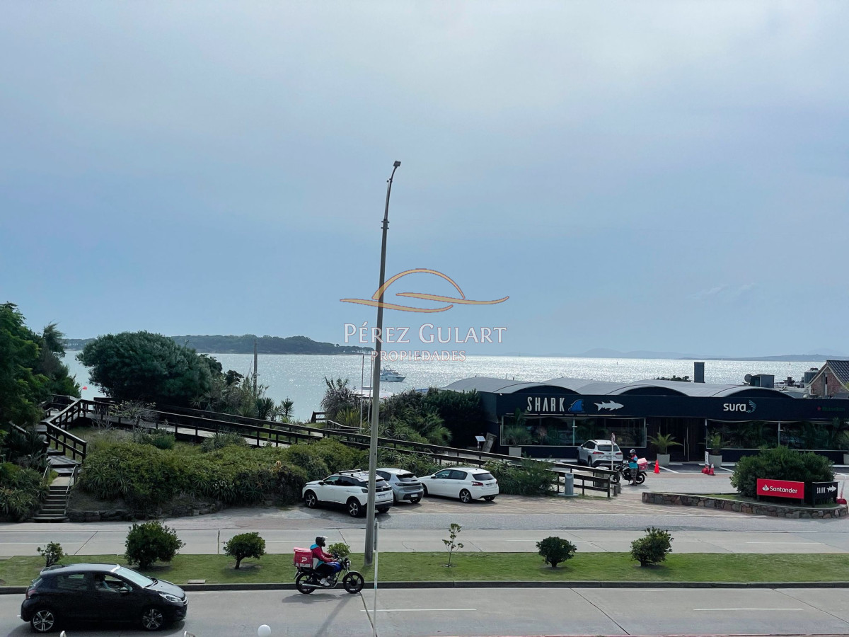 Apartamento ID.369 - Hermoso Departamento de 3 dormitorios en venta frente al mar. 