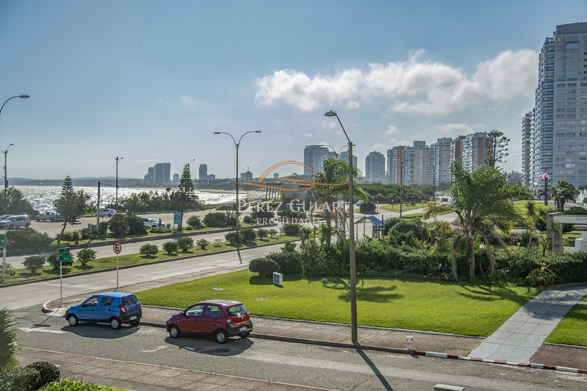 Apartamento ID.369 - Hermoso Departamento de 3 dormitorios en venta frente al mar. 