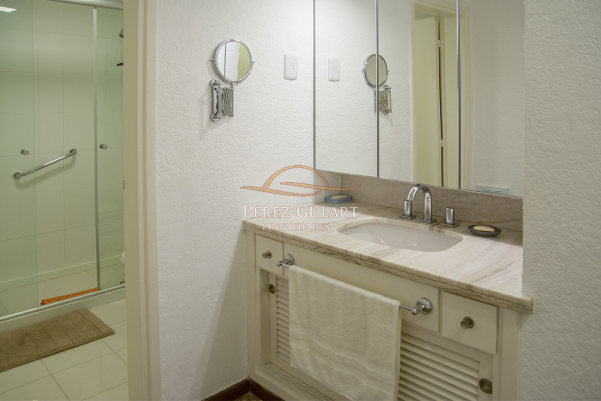 Apartamento ID.369 - Hermoso Departamento de 3 dormitorios en venta frente al mar. 