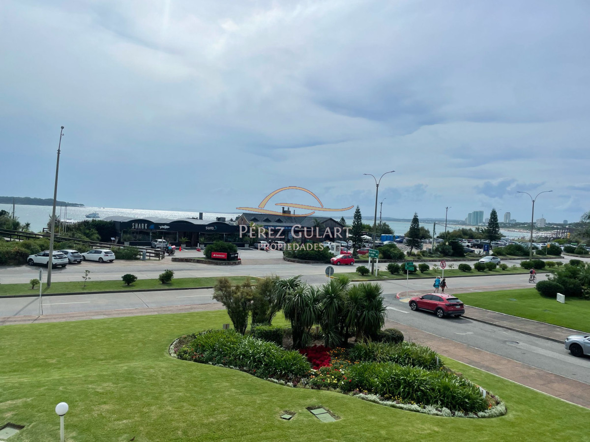 Apartamento ID.369 - Hermoso Departamento de 3 dormitorios en venta frente al mar. 