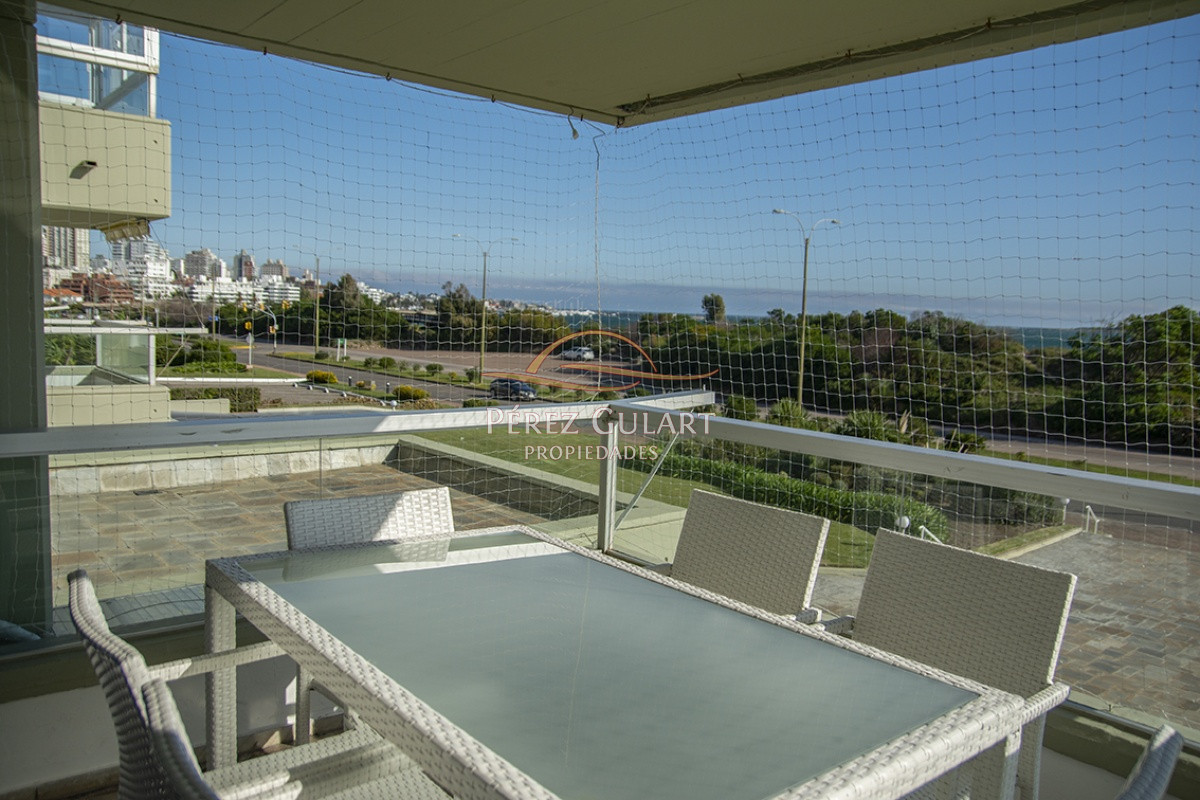 Apartamento ID.369 - Hermoso Departamento de 3 dormitorios en venta frente al mar. 