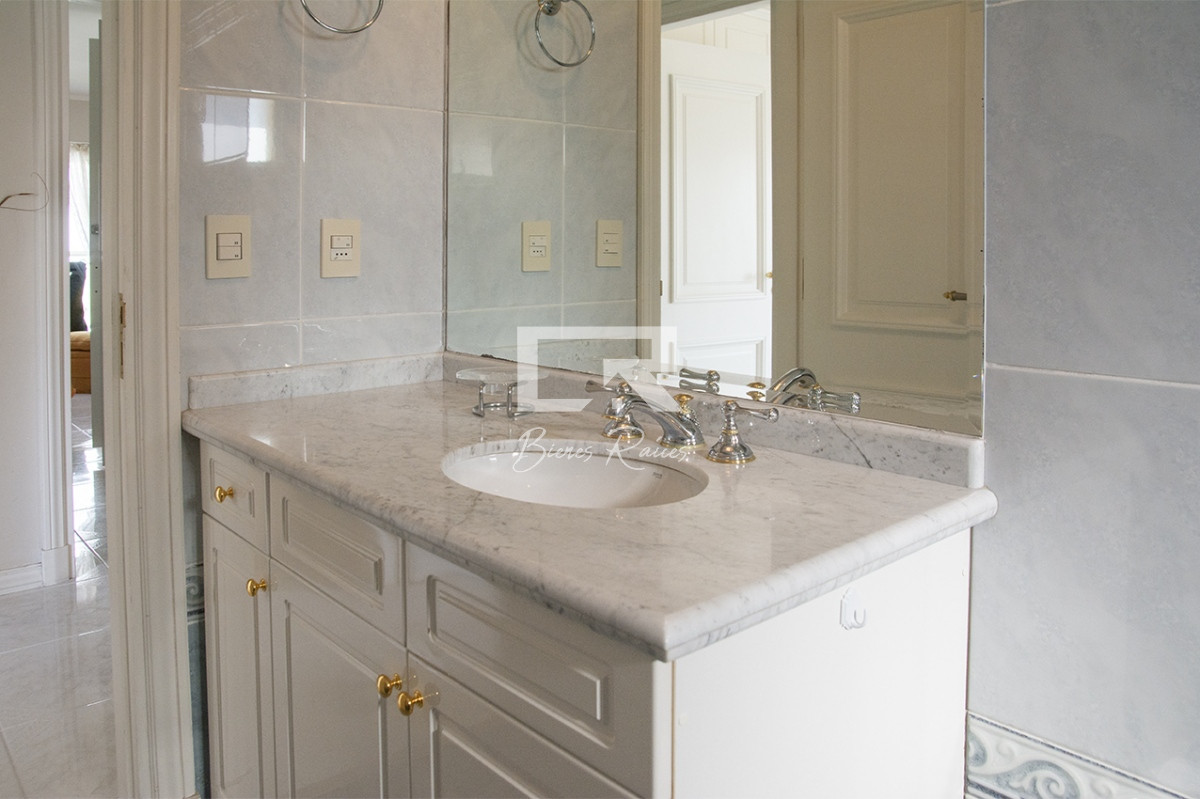 Apartamento ID.359 - Departamento de 3 dormitorios en venta frente a Playa Mansa, Coral Tower