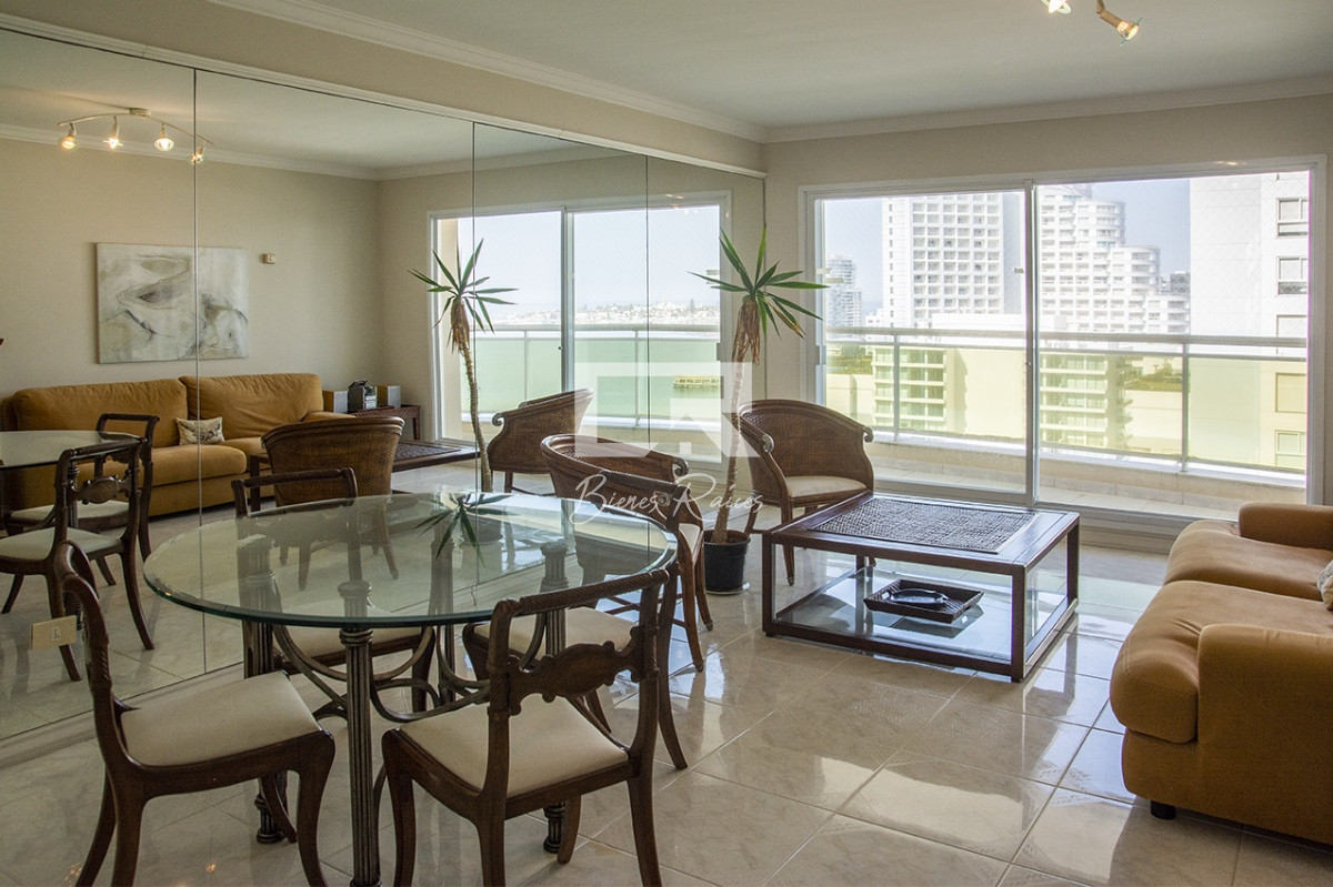 Apartamento ID.359 - Departamento de 3 dormitorios en venta frente a Playa Mansa, Coral Tower