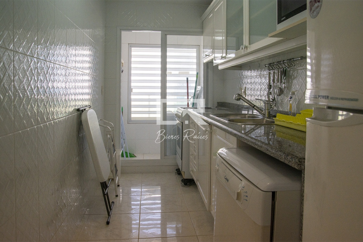 Apartamento ID.359 - Departamento de 3 dormitorios en venta frente a Playa Mansa, Coral Tower