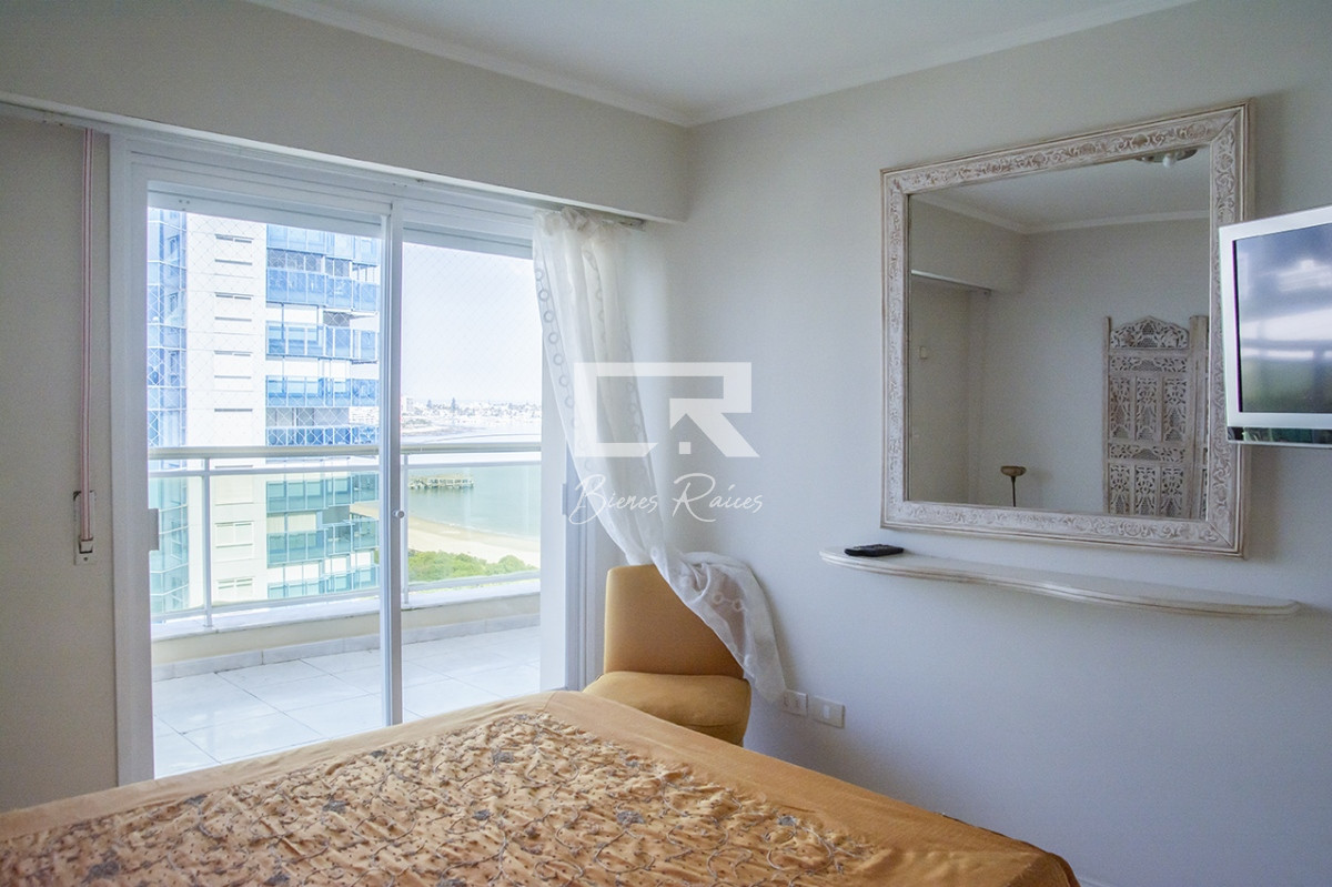 Apartamento ID.359 - Departamento de 3 dormitorios en venta frente a Playa Mansa, Coral Tower