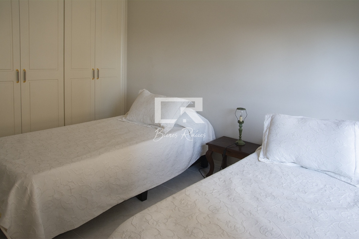 Apartamento ID.359 - Departamento de 3 dormitorios en venta frente a Playa Mansa, Coral Tower