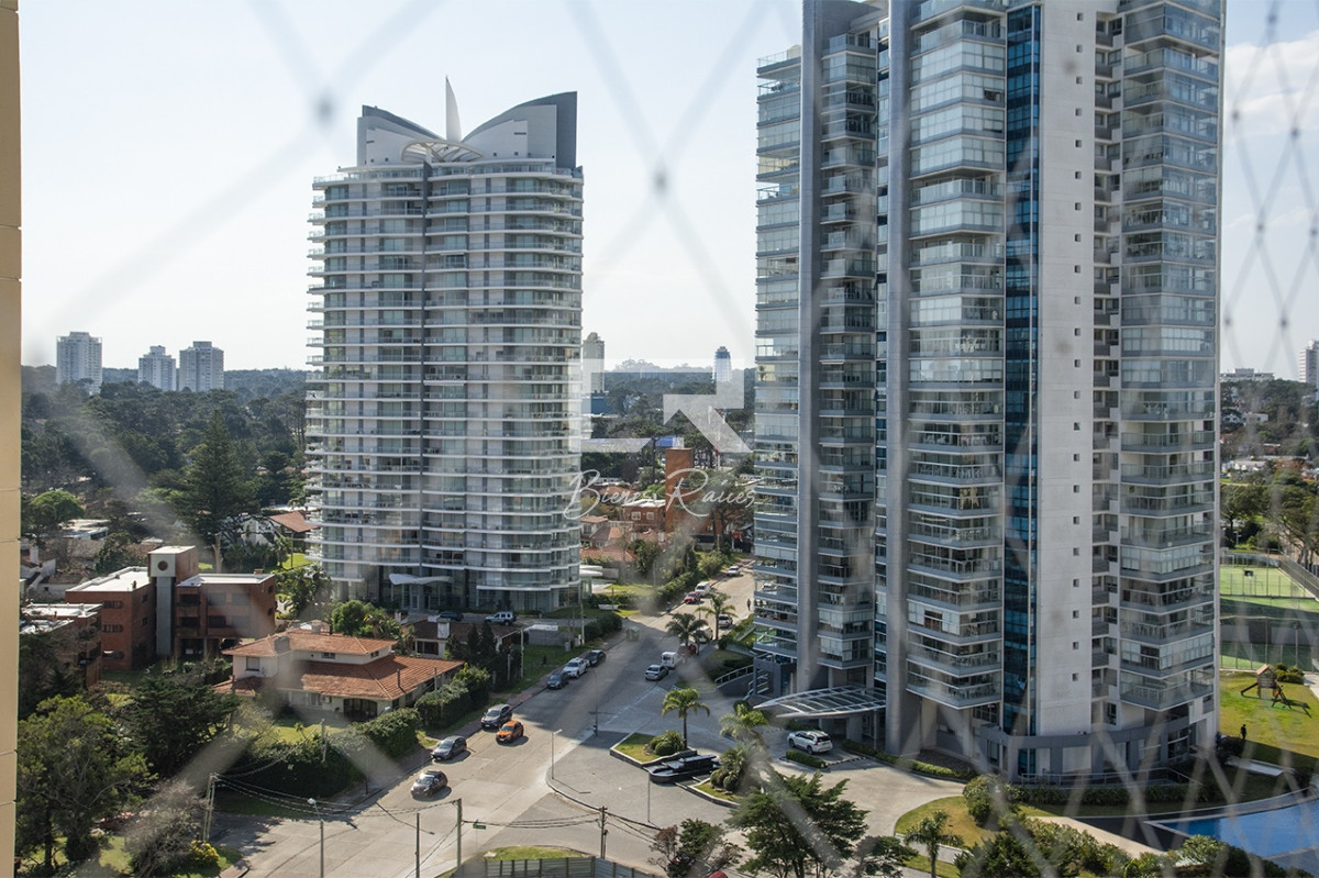 Apartamento ID.359 - Departamento de 3 dormitorios en venta frente a Playa Mansa, Coral Tower