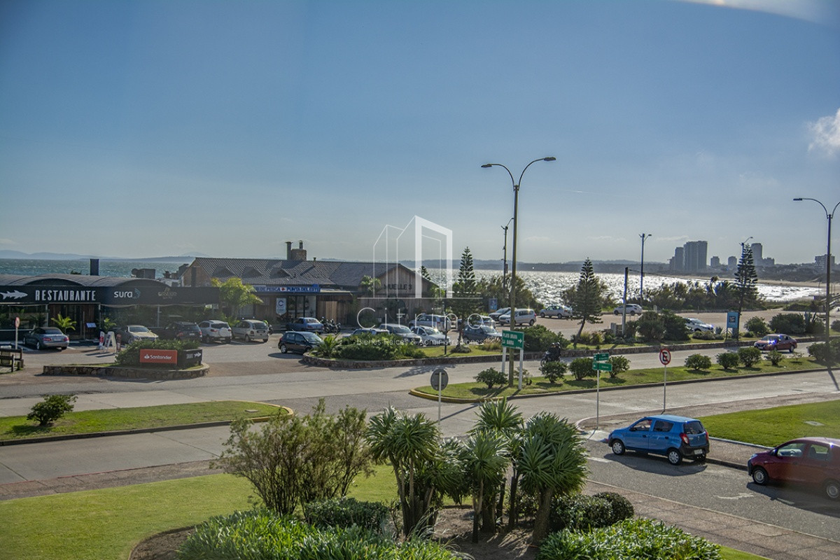 Apartamento ID.346 - Hermoso Departamento de 3 dormitorios en venta frente al mar. 