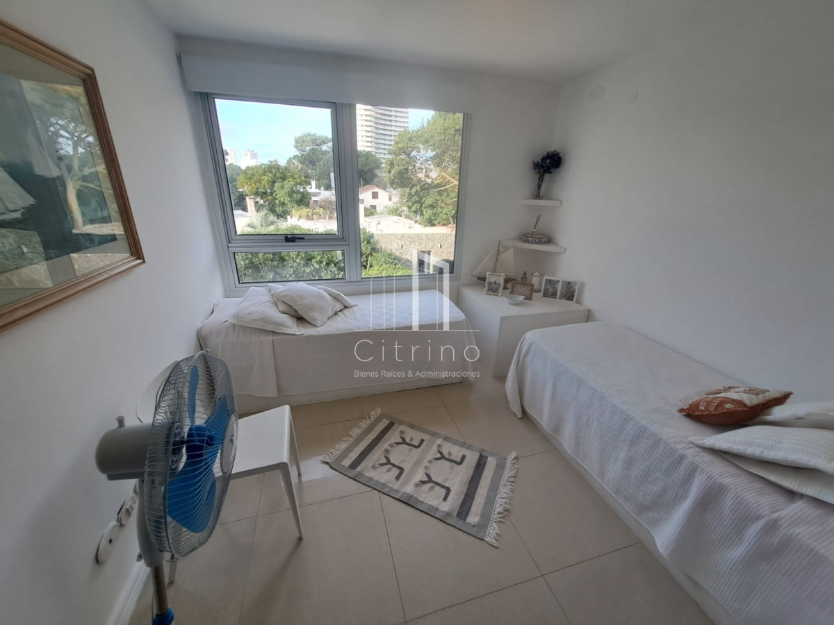 Apartamento ID.1888 - Apartamento en Playa Mansa a la venta 3 Dormitorios con vista