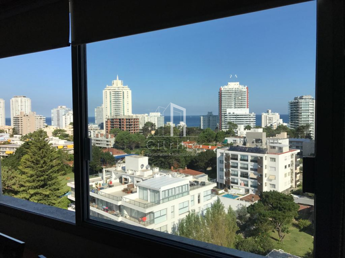 Apartamento ID.150 - Vende monoambiente con bajos gastos comunes y servicios en Aidy Grill, Punta del Este.