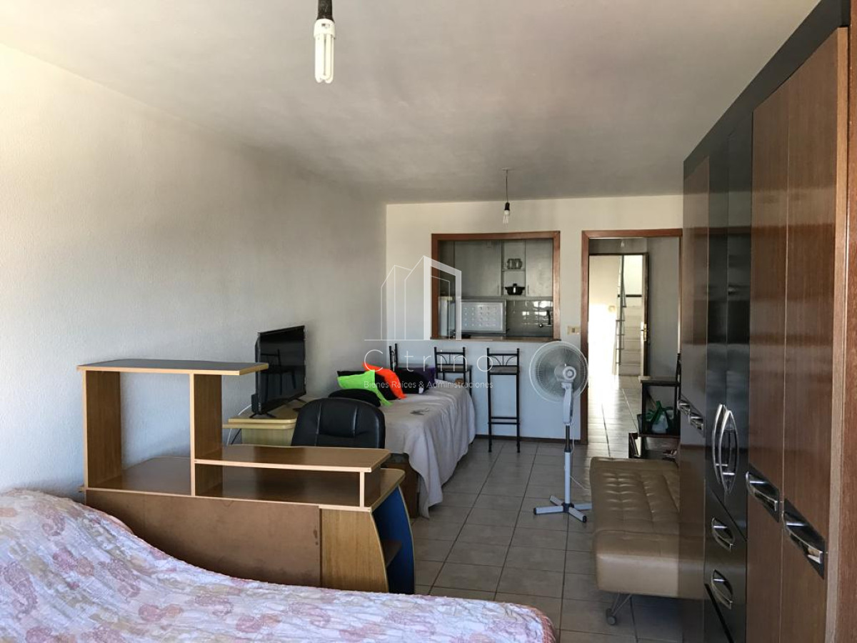 Apartamento ID.150 - Vende monoambiente con bajos gastos comunes y servicios en Aidy Grill, Punta del Este.
