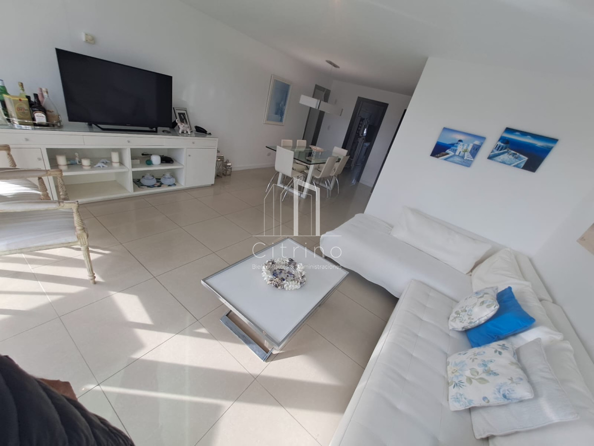 Apartamento ID.1888 - Apartamento en Playa Mansa a la venta 3 Dormitorios con vista