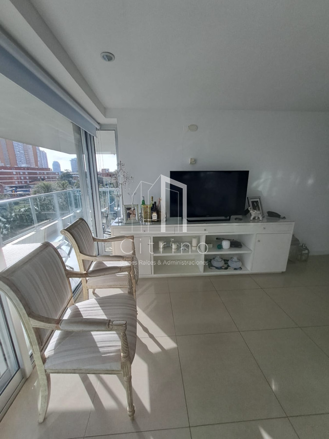 Apartamento ID.1888 - Apartamento en Playa Mansa a la venta 3 Dormitorios con vista