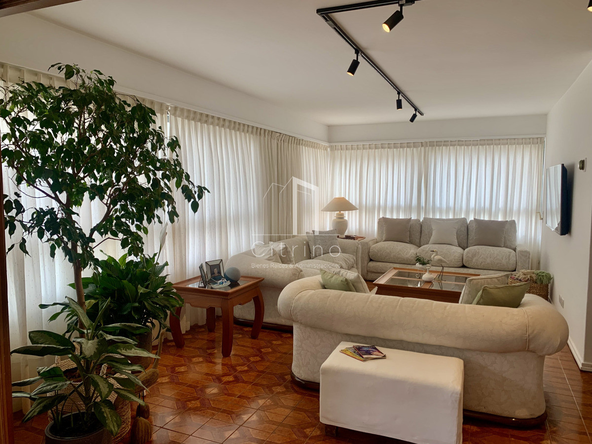 Apartamento ID.2349 - En venta apartamento de 2 mas dep. en Península, Punta del Este