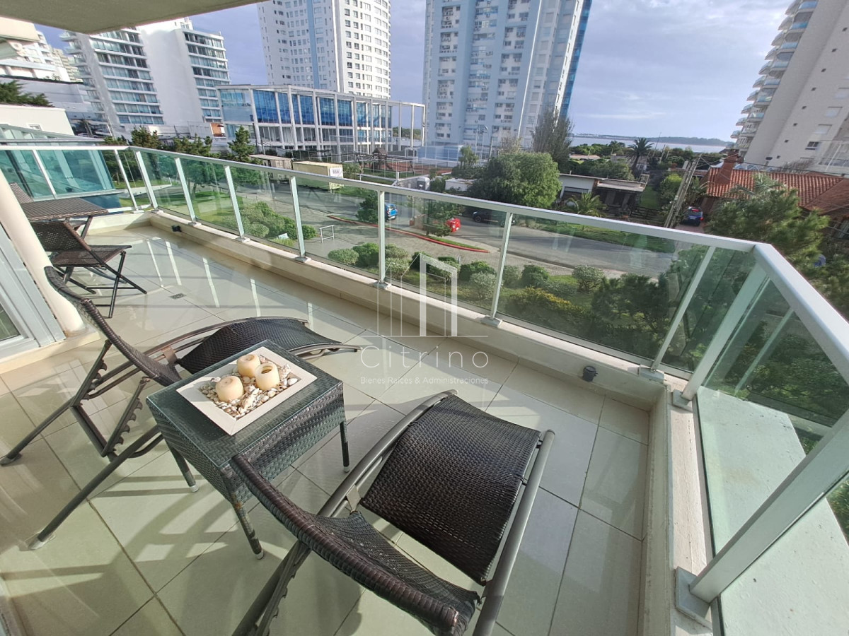 Apartamento ID.1888 - Apartamento en Playa Mansa a la venta 3 Dormitorios con vista