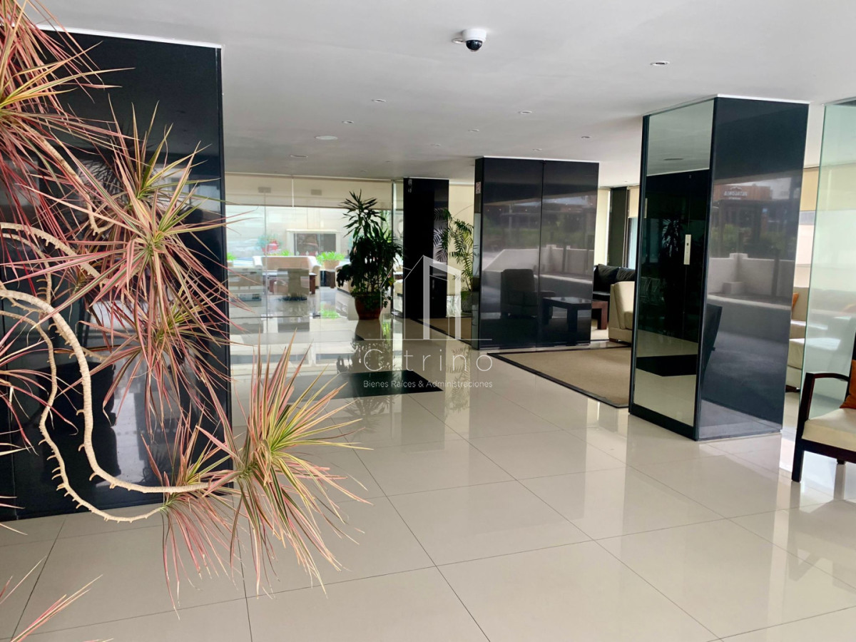 Apartamento ID.2349 - En venta apartamento de 2 mas dep. en Península, Punta del Este