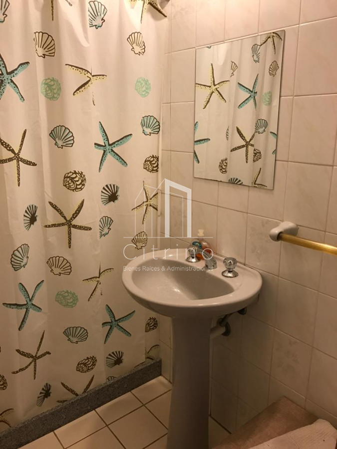 Apartamento ID.150 - Vende monoambiente con bajos gastos comunes y servicios en Aidy Grill, Punta del Este.