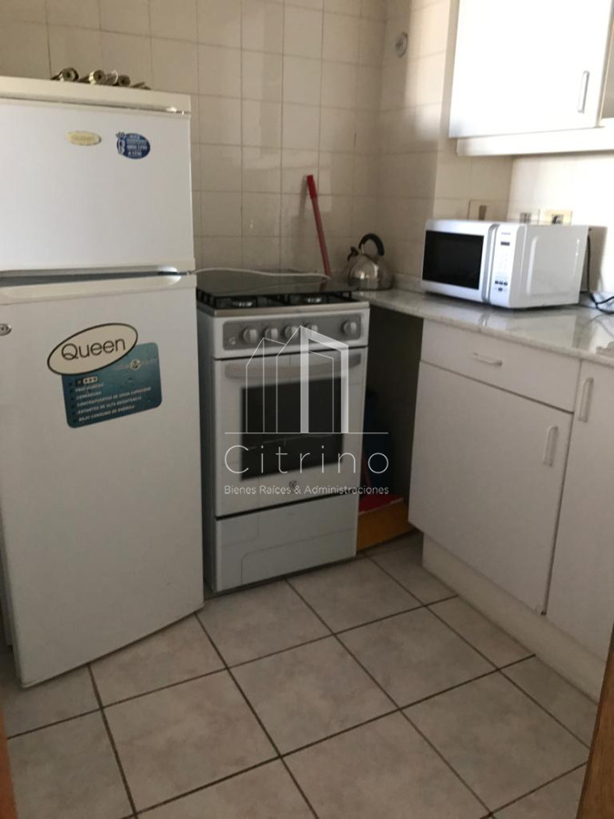 Apartamento ID.150 - Vende monoambiente con bajos gastos comunes y servicios en Aidy Grill, Punta del Este.