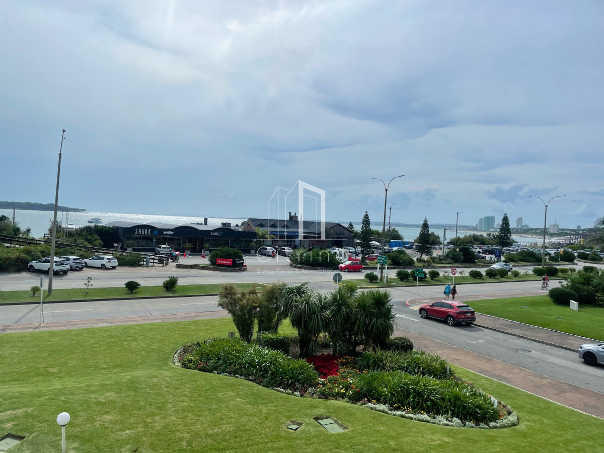 Apartamento ID.346 - Hermoso Departamento de 3 dormitorios en venta frente al mar. 