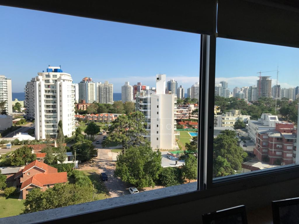 Apartamento ID.150 - Vende monoambiente con bajos gastos comunes y servicios en Aidy Grill, Punta del Este.