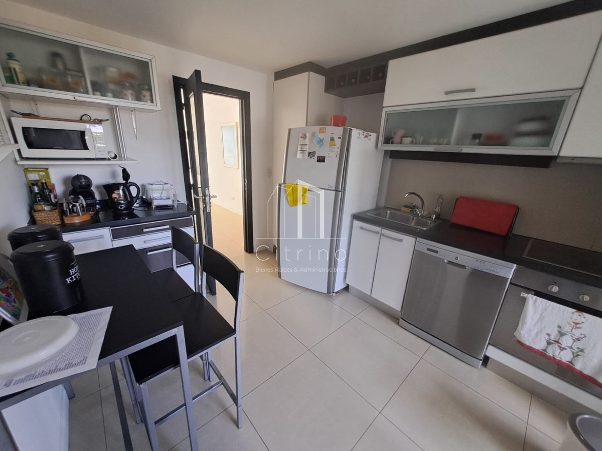 Apartamento ID.1888 - Apartamento en Playa Mansa a la venta 3 Dormitorios con vista