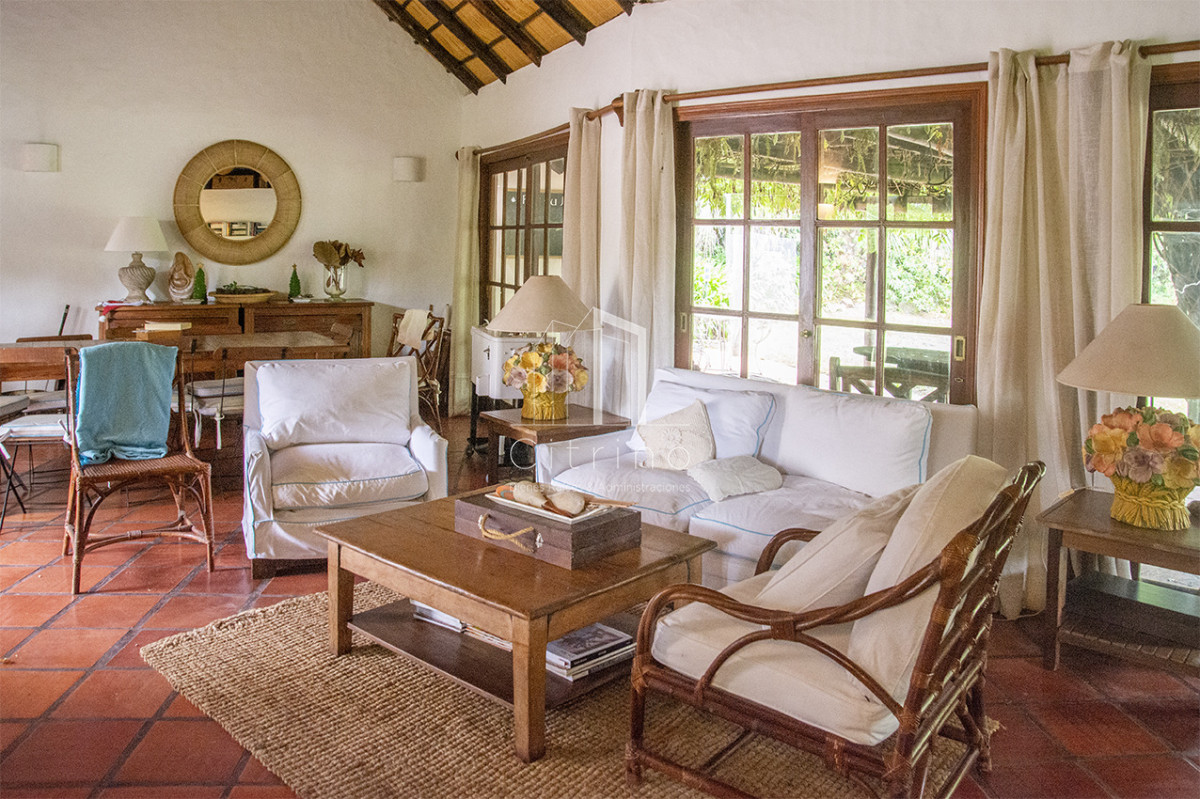 Casa ID.2426 - En venta casa de 1 dormitorio con dependencia en Cantegril