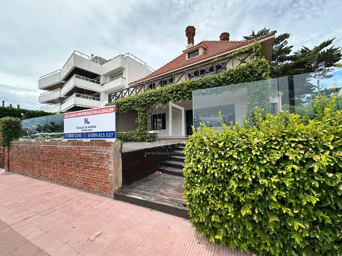 Casa ID.1064 - Casa de gran tamaño ubicada a pasos del Mar