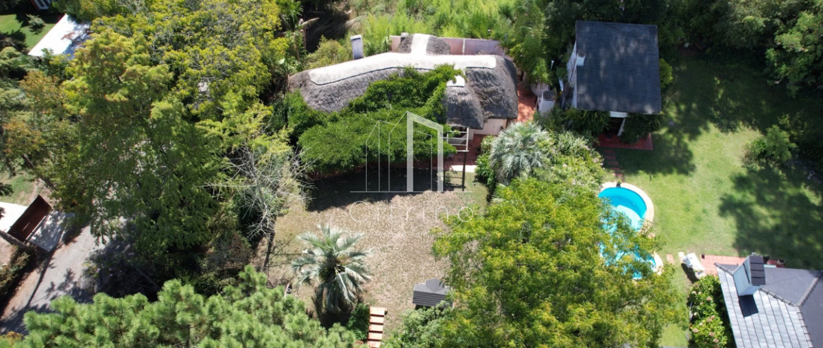 Casa ID.2426 - En venta casa de 1 dormitorio con dependencia en Cantegril